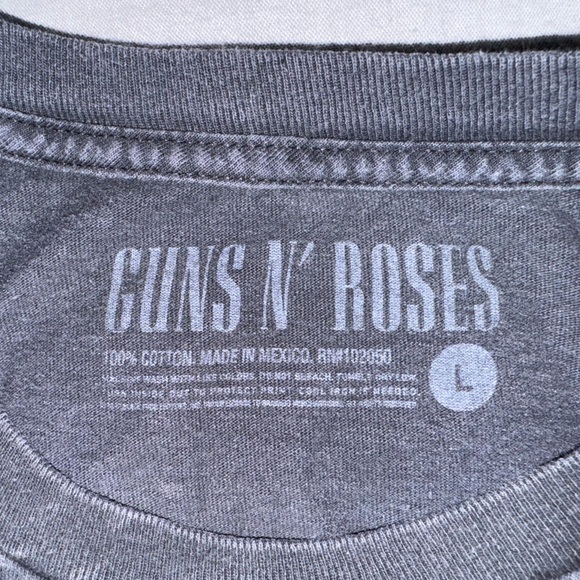 Guns n’ Roses: Not in This Lifetime Tour Shirt - Picture 2 of 3